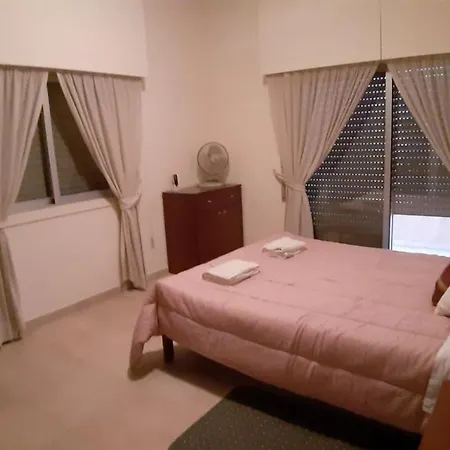 Alkaeos & מלון *