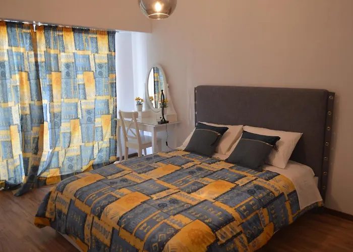 Alkaeos & Готель