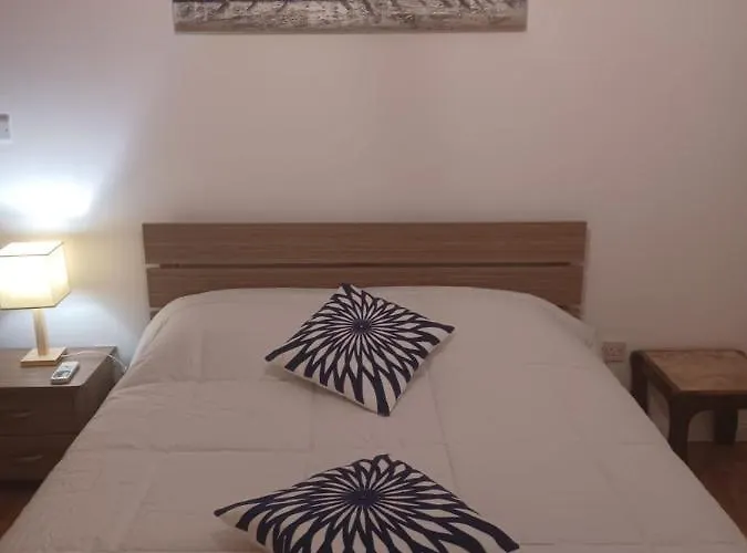 Готель Alkaeos &