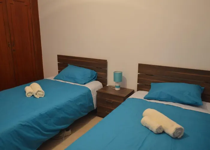 Alkaeos & Готель Ларнака