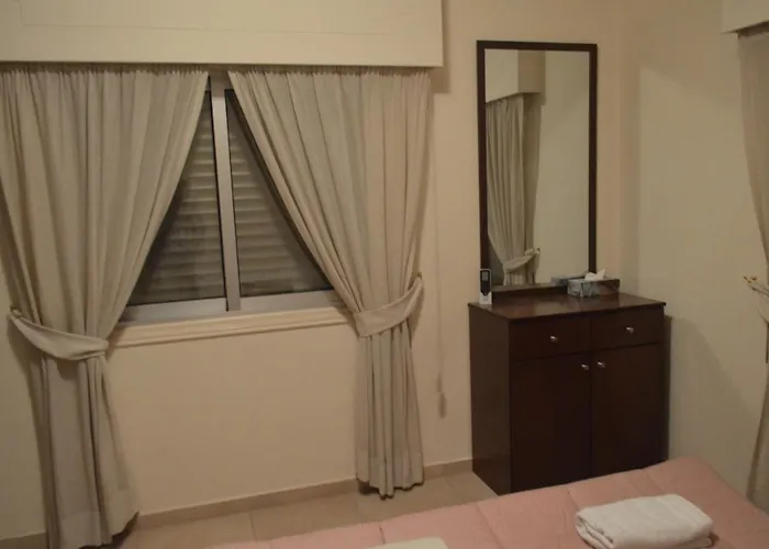 Alkaeos & Готель *