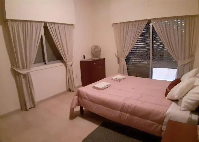 Alkaeos & מלון *