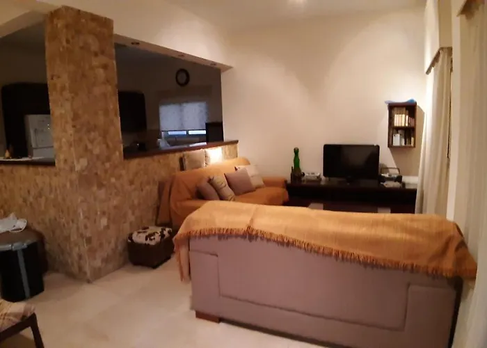 Alkaeos & Готель Ларнака