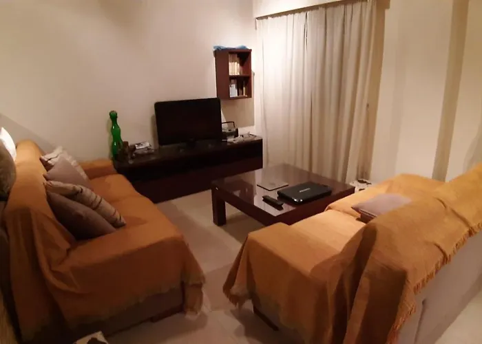 Alkaeos & Готель Ларнака